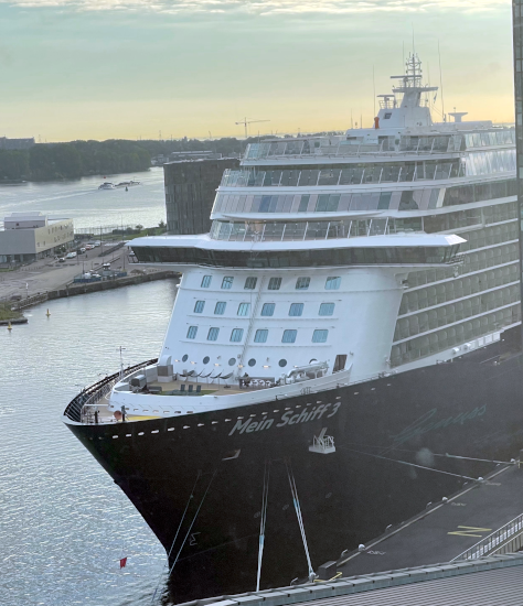 Ocean Cruise Ship
